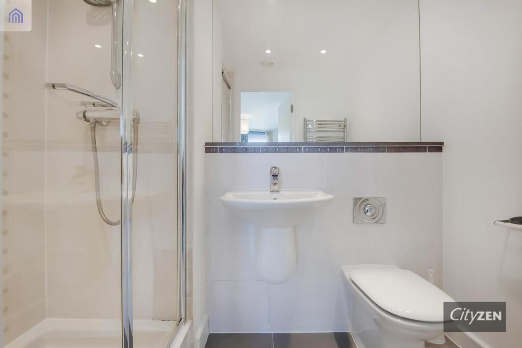 EN SUITE SHOWER ROOM