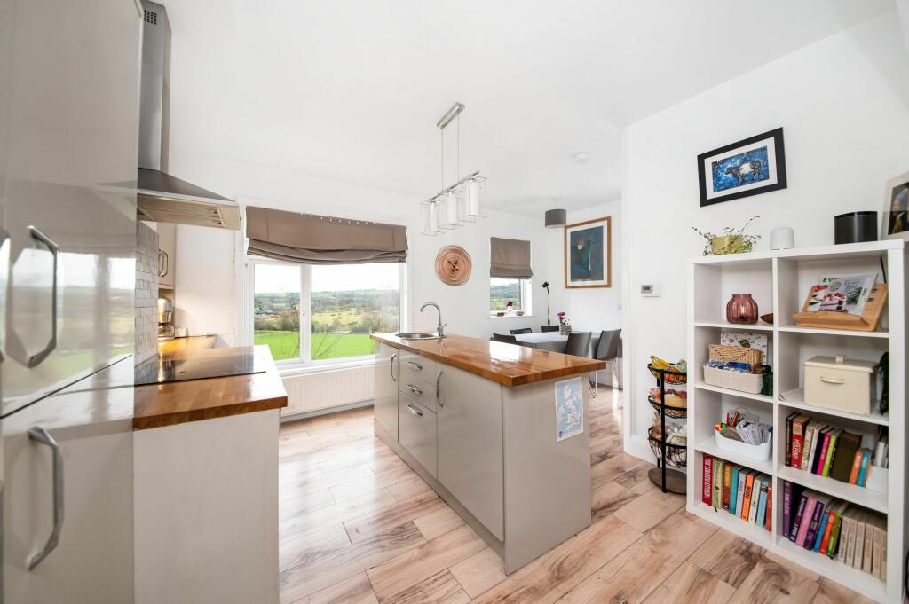 OPEN-PLAN DINING KITCHEN