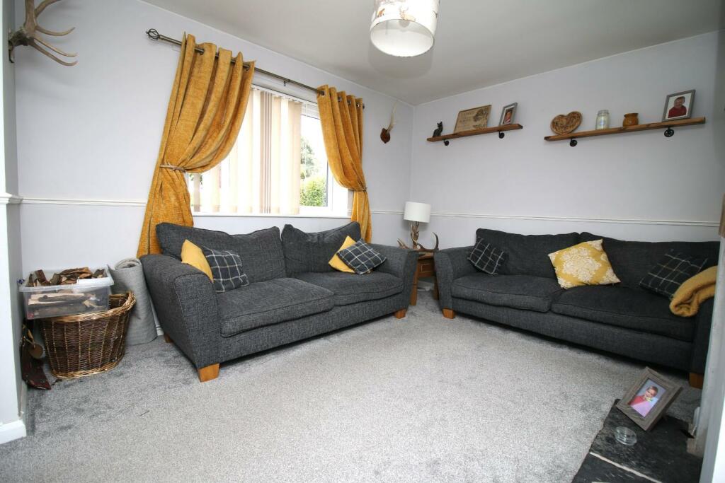 10 - sitting room.JPG