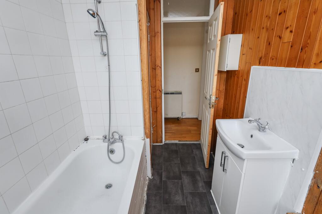 Flat 22 Rapley House, Turin Street, Bethnal Green, London, E2 6NH