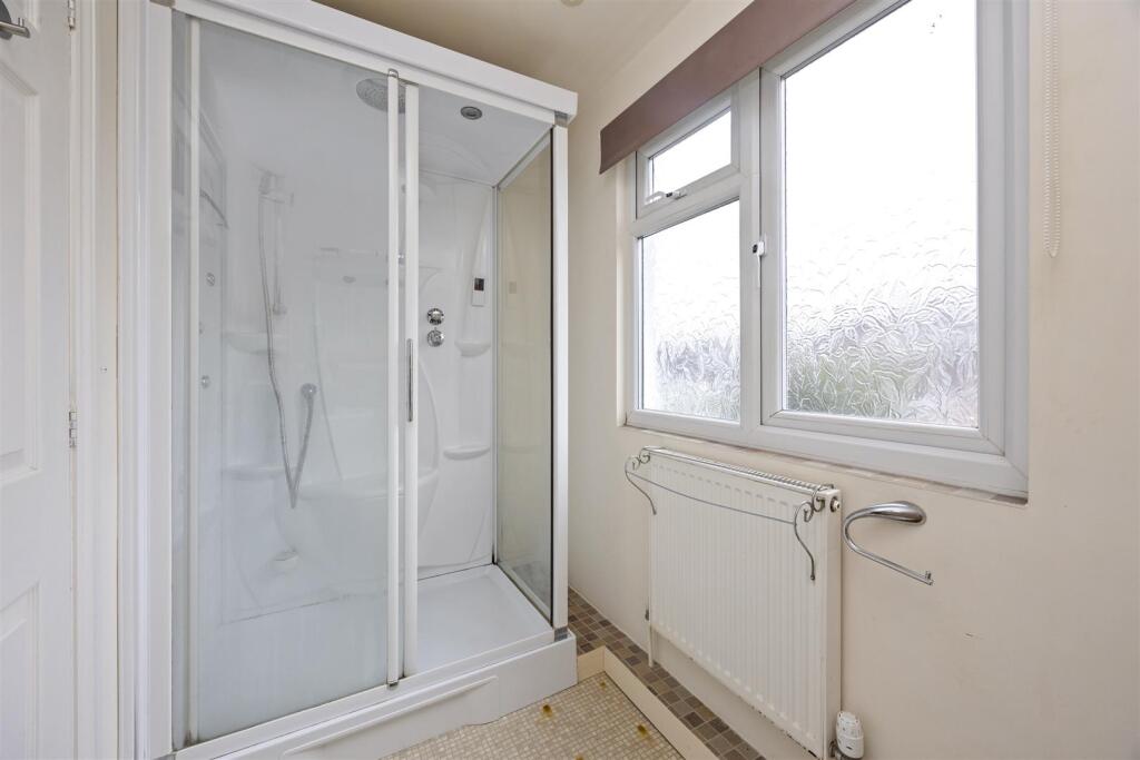 Family Shower Room/WC