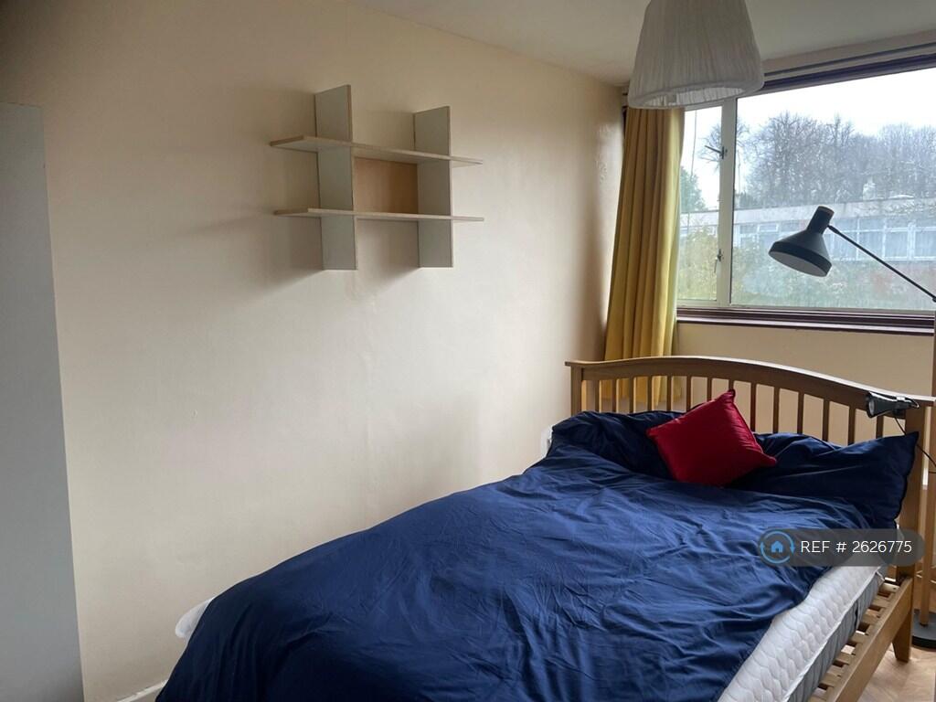 Large Rear Bedroom Upstairs