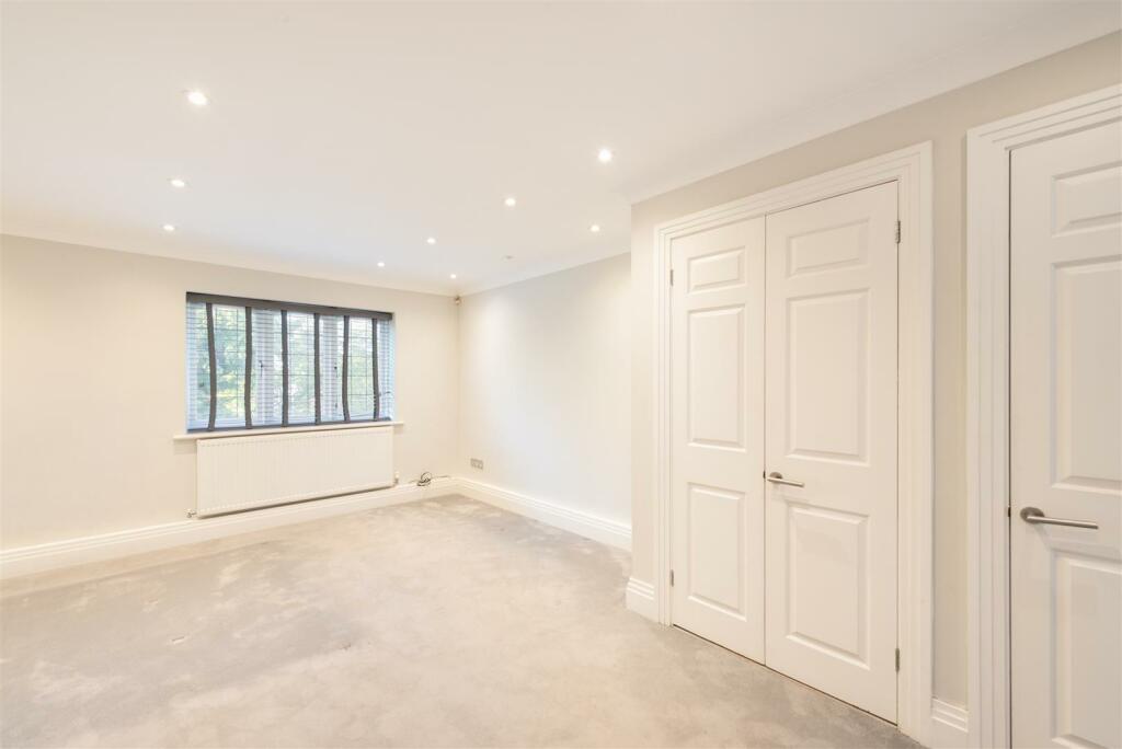 Gills Hill Lane 1.jpg