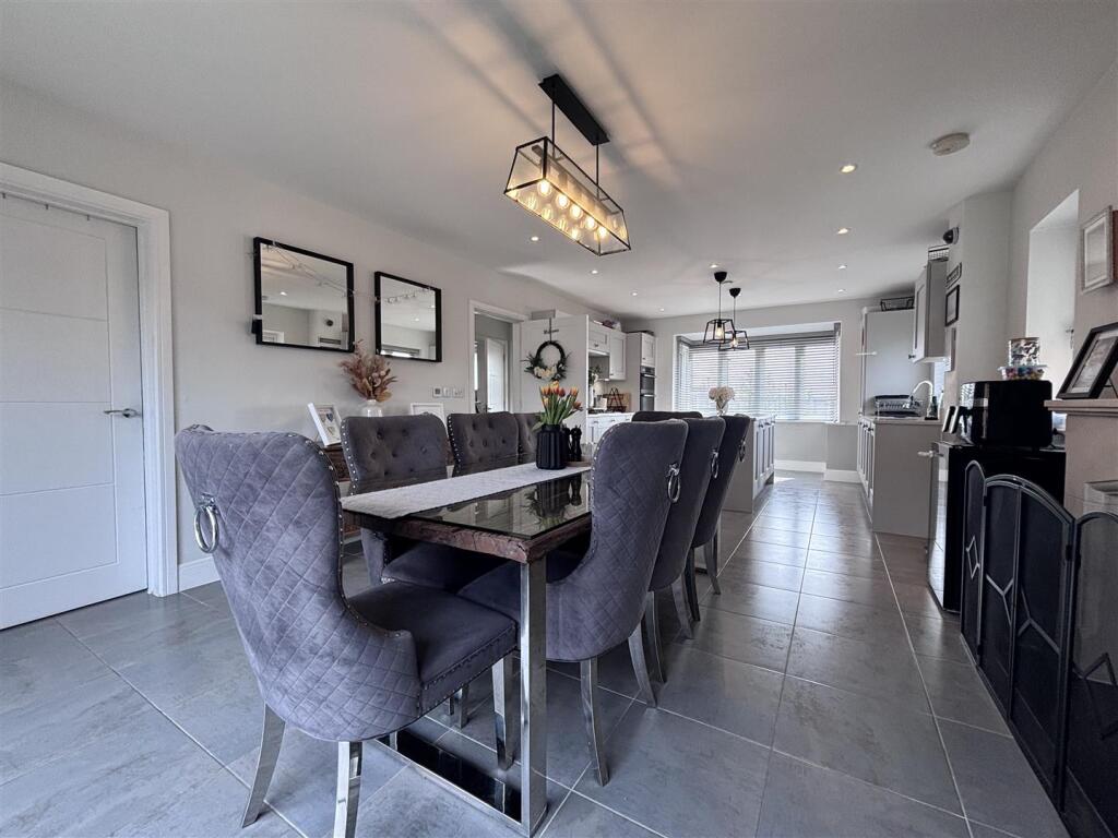 Bensons dining 1.jpg