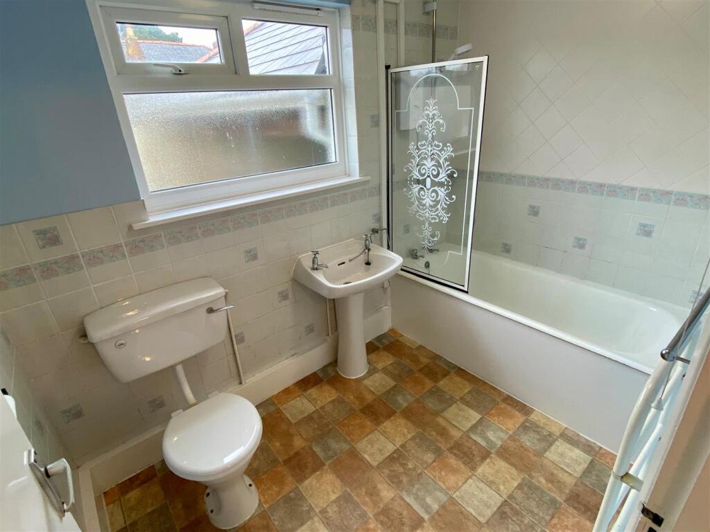 Kajang Cottage Bathroom