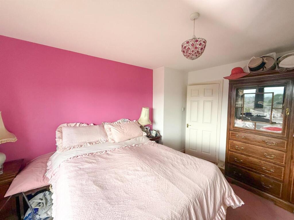 4 Bed Detached, Silsden