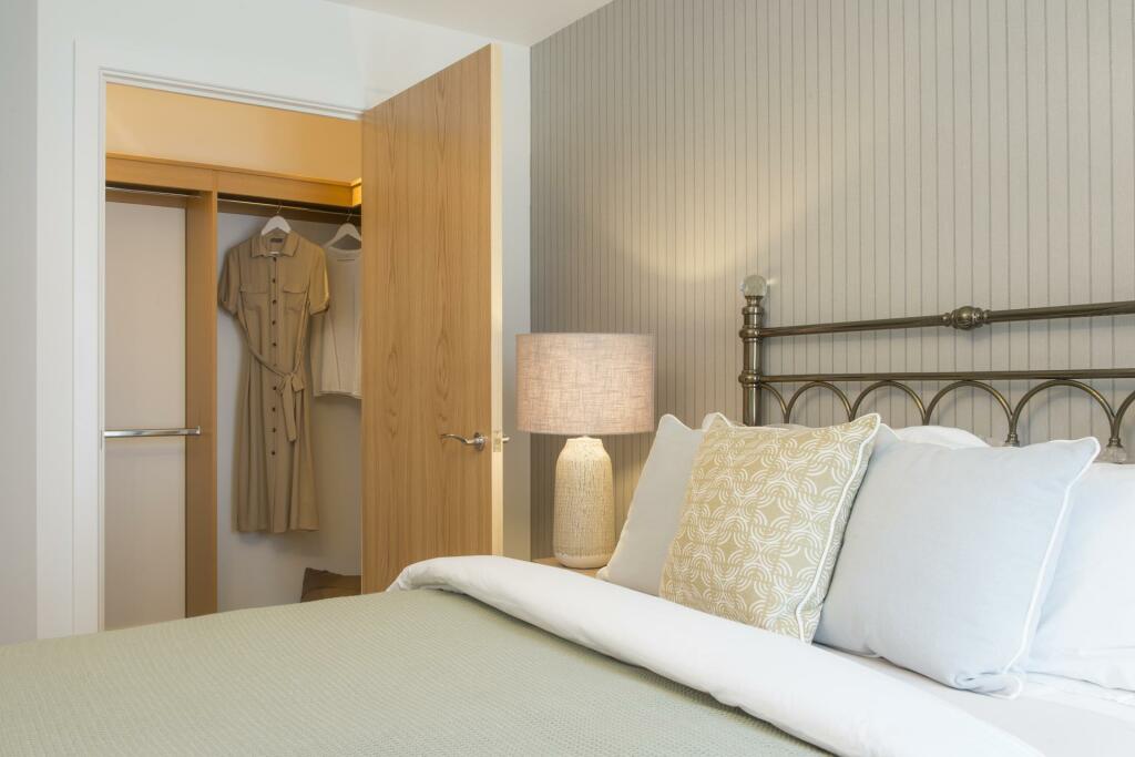 Walk-in wardrobe  