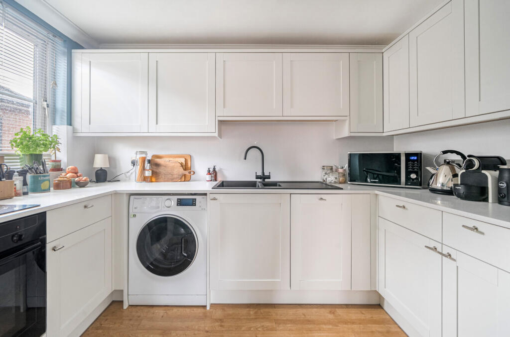 1376506-9-6911f3f...