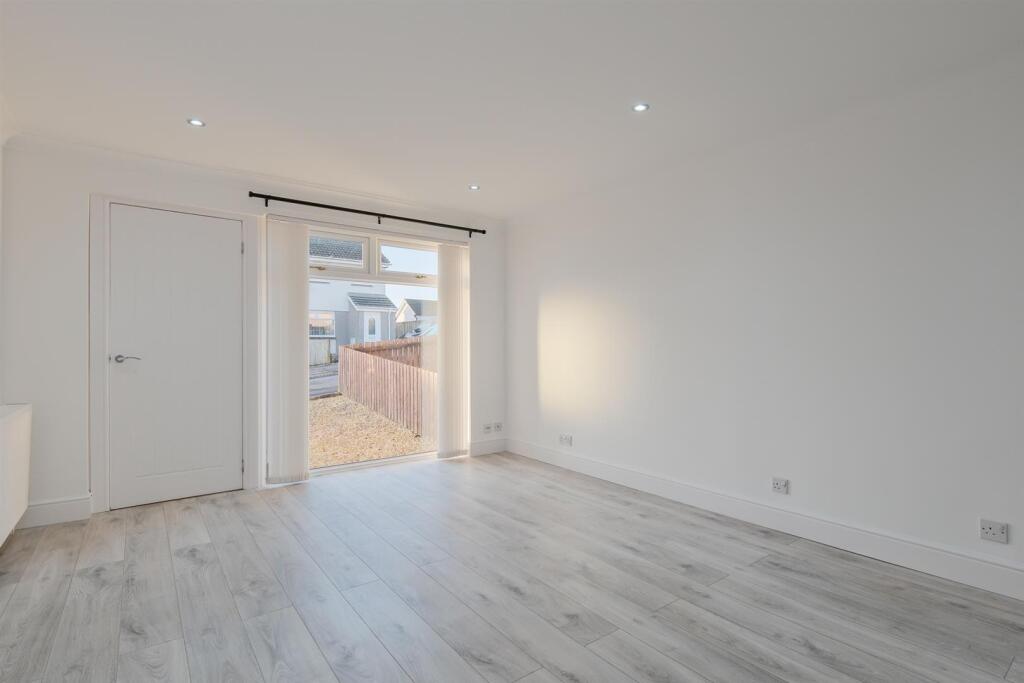 018-88 Currieside Avenue , Shotts , ML7 5RN.jpg