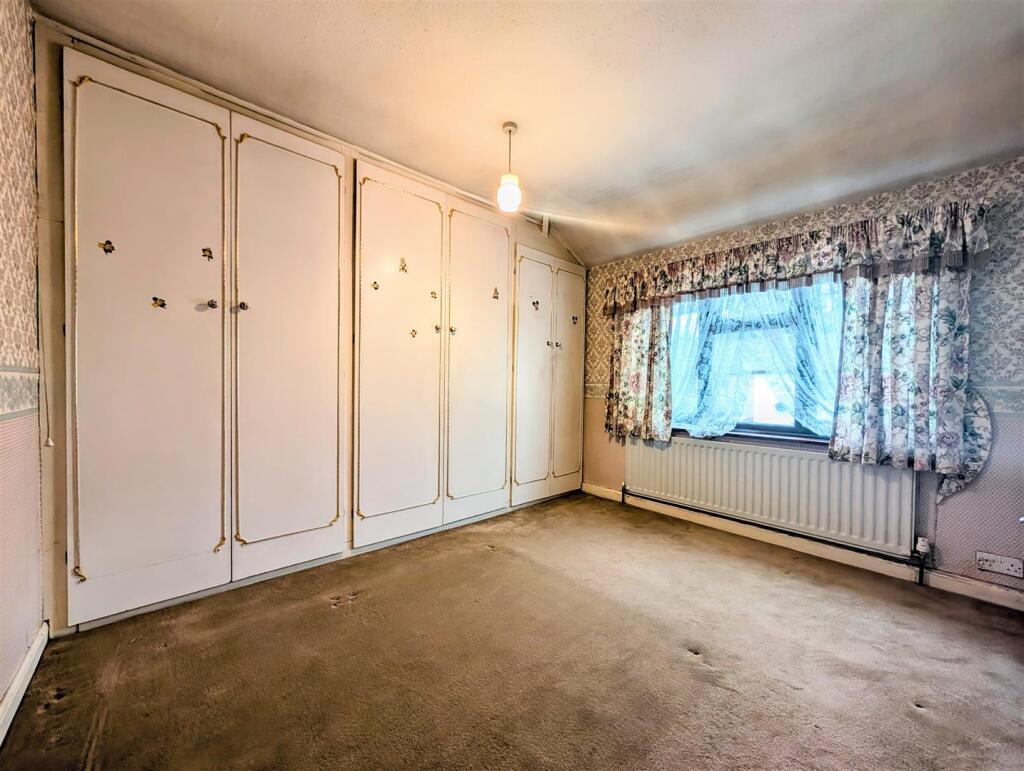 bedroom 1 1.jpg