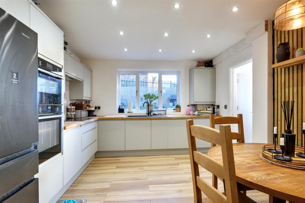 Kitchen_3.jpeg