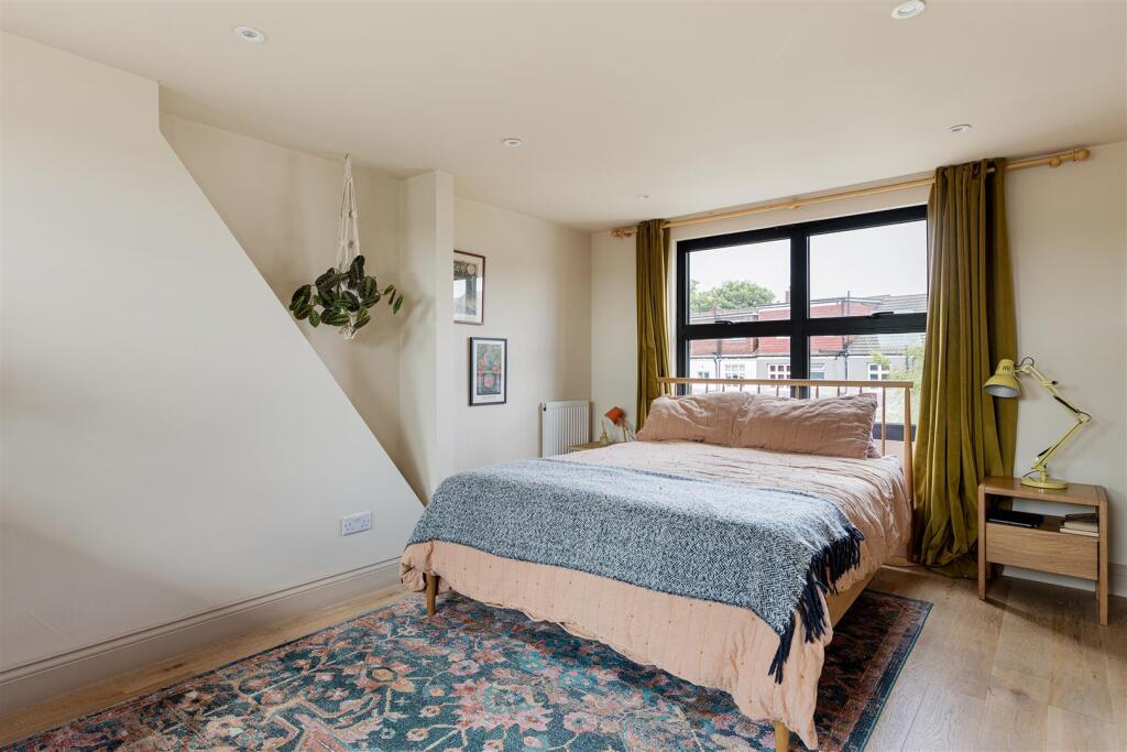 Ferndale Avenue, E17