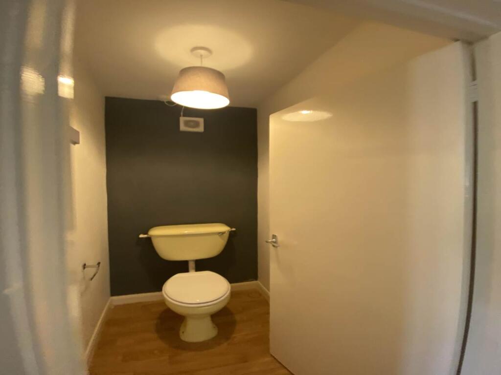 TOILET ROOM
