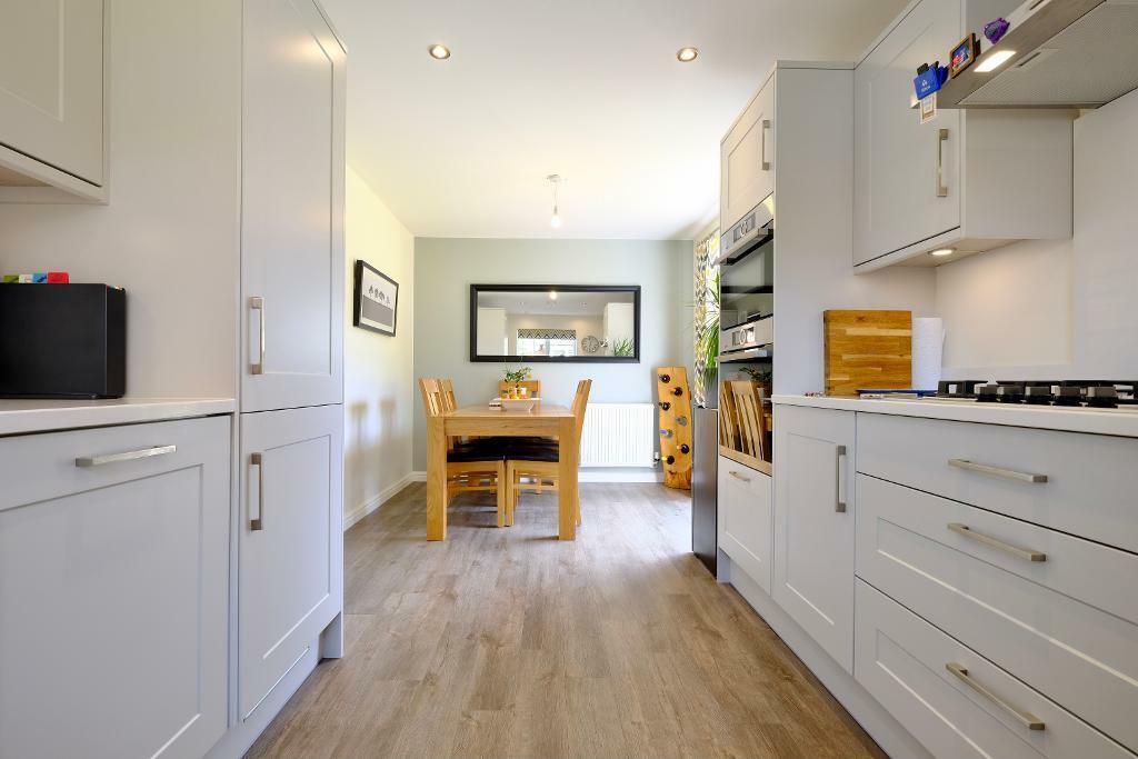 Lovely kitchen &amp; dining area