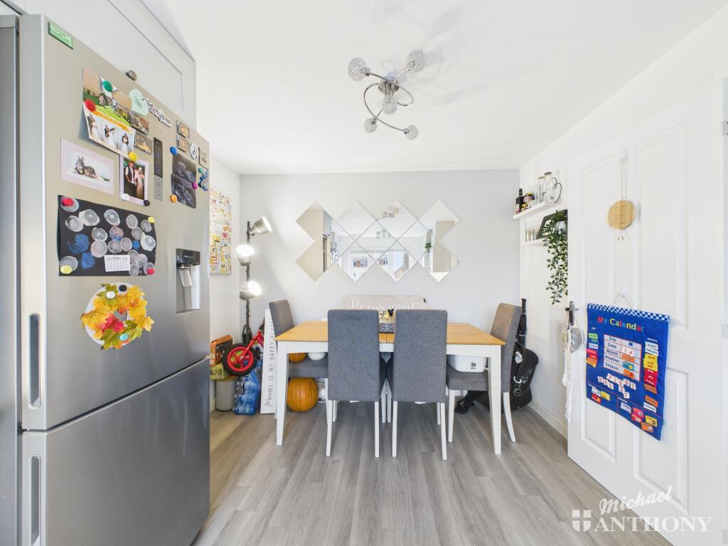 CAM02773G0-PR0368-STILL008