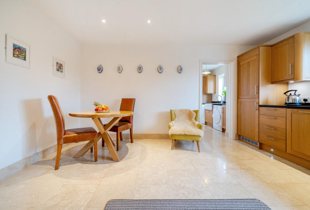 1372867-2-6904b15...