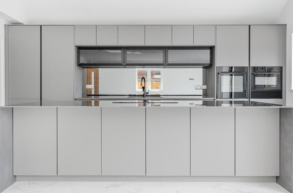 1295988-33-683045...