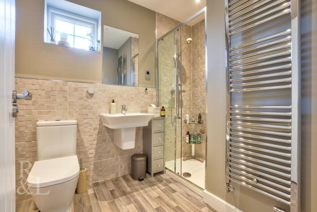 23 Bernard Vann Crescent (11).jpg