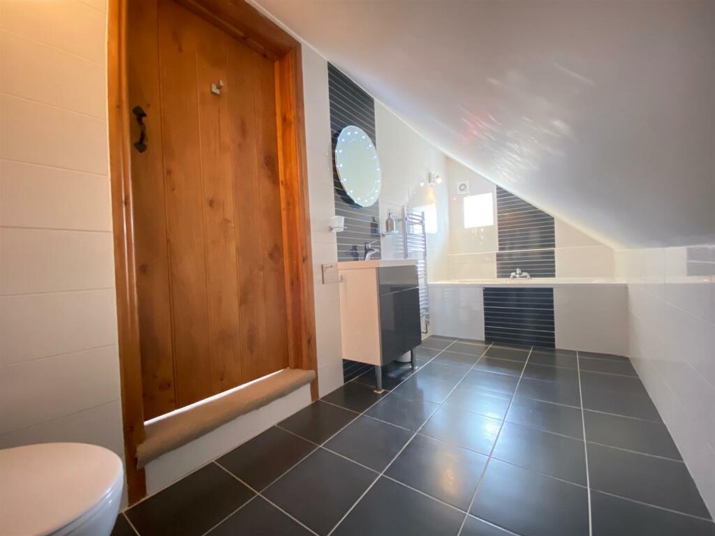 granary b3 ensuite.jpg