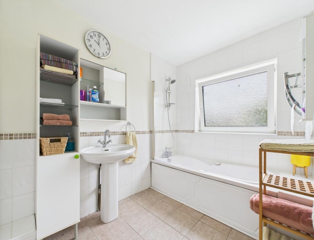 CAM02195G0-PR0076-STILL052