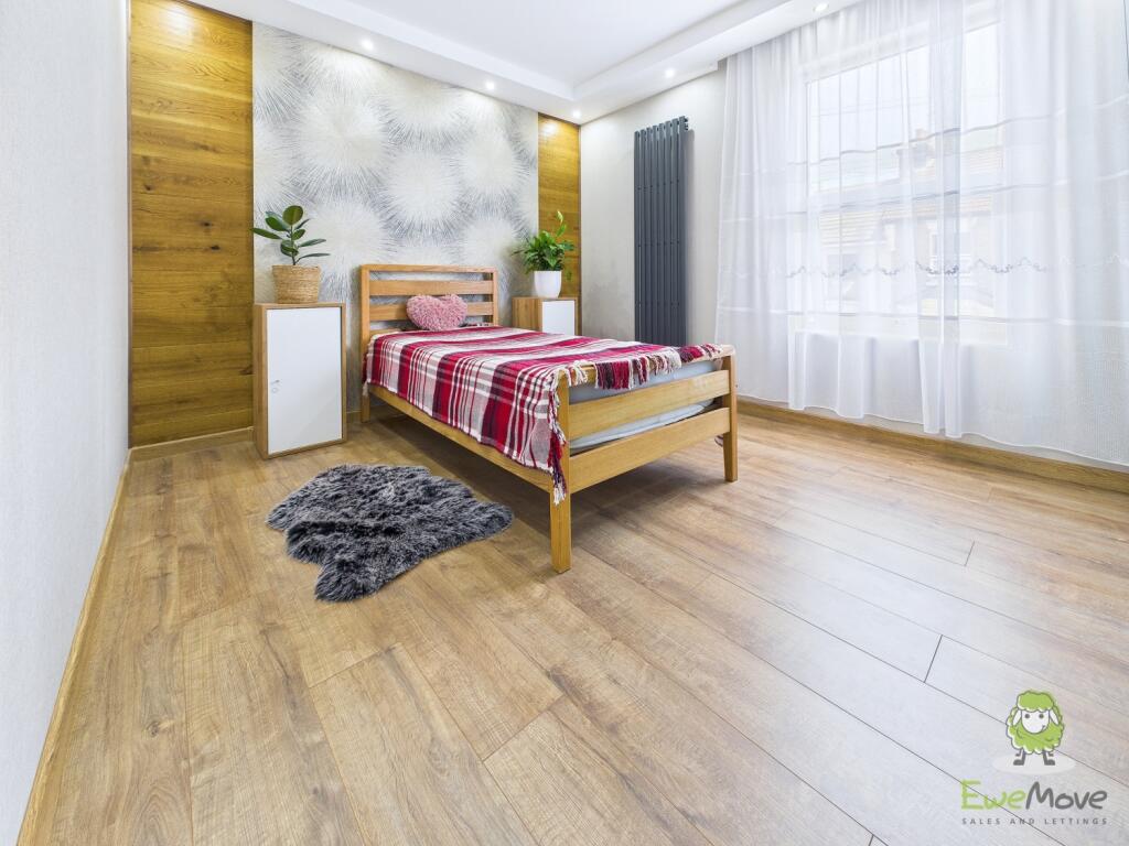 CAM01543G0-PR0136-STILL043