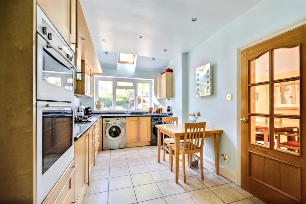 Kitchen_1.jpeg