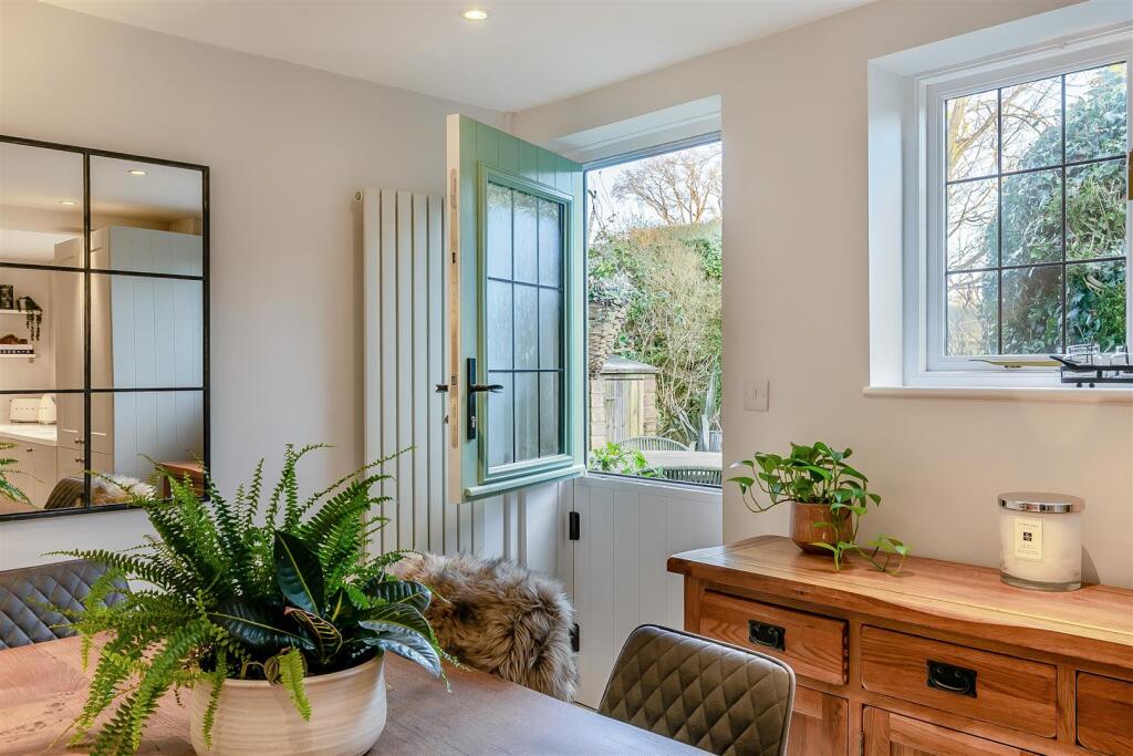8632704-interior32.jpg