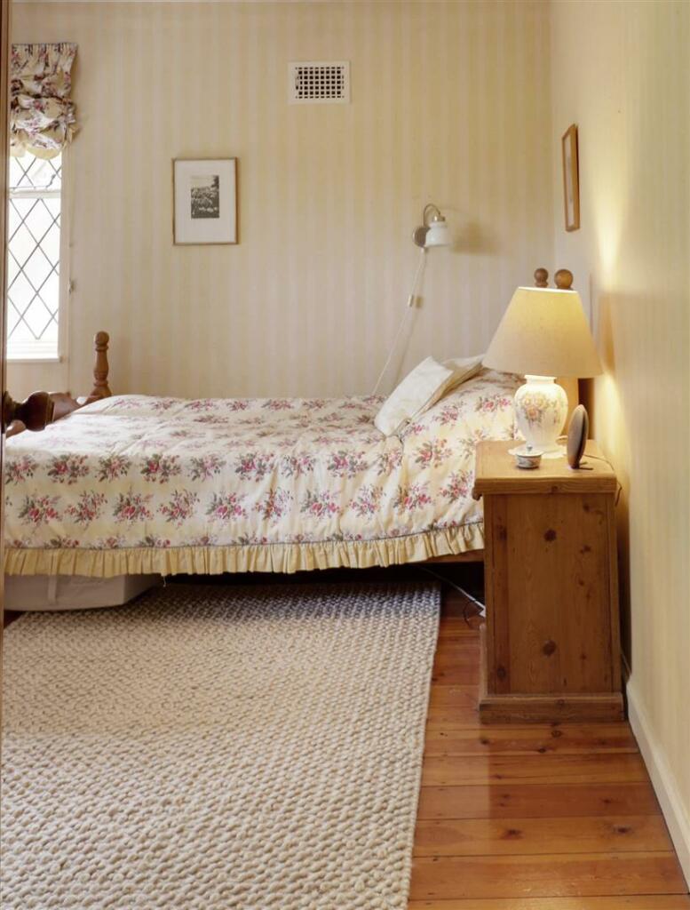 Aupair room cropped.jpg