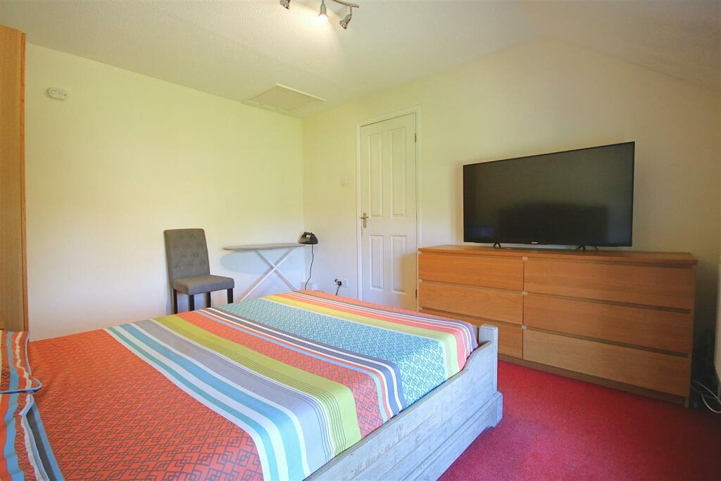 bed.2e.jpg