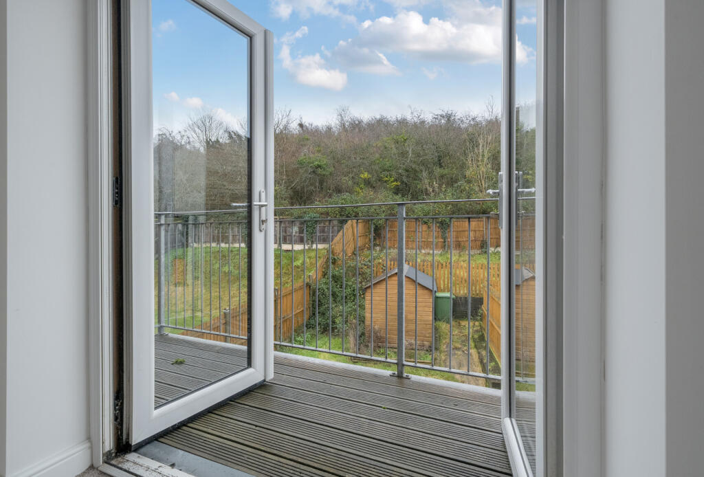 1393864-9-694296d...