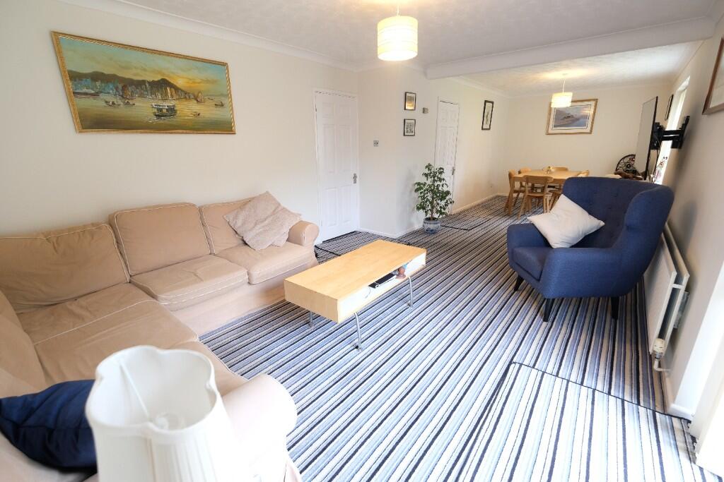SITTING/DINING ROOM