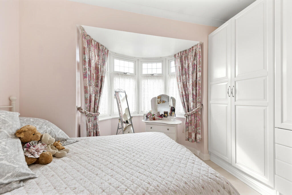 Bedroom 5 (2)