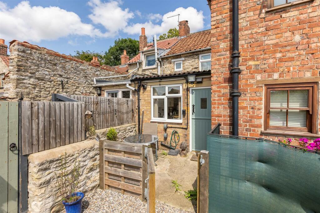 Kays Cottage External-6.jpg