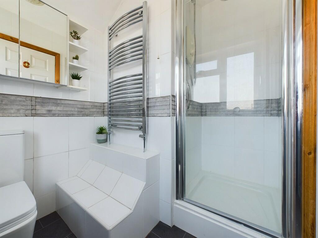 Master Ensuite Sh...