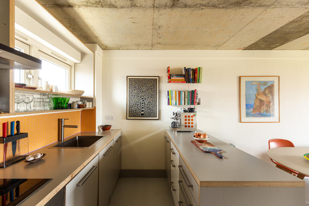 276999 - 25_4_15_MH E5 8GZ_00020.jpg