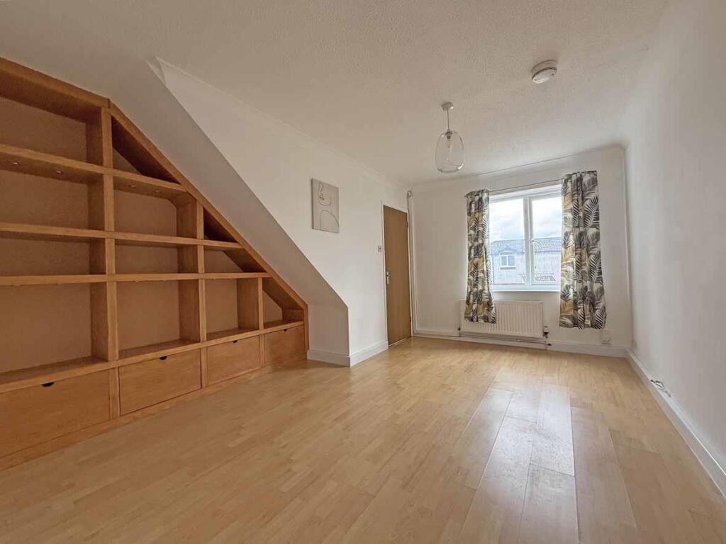 Bowers Park Drive 29 Lounge Front...jpg