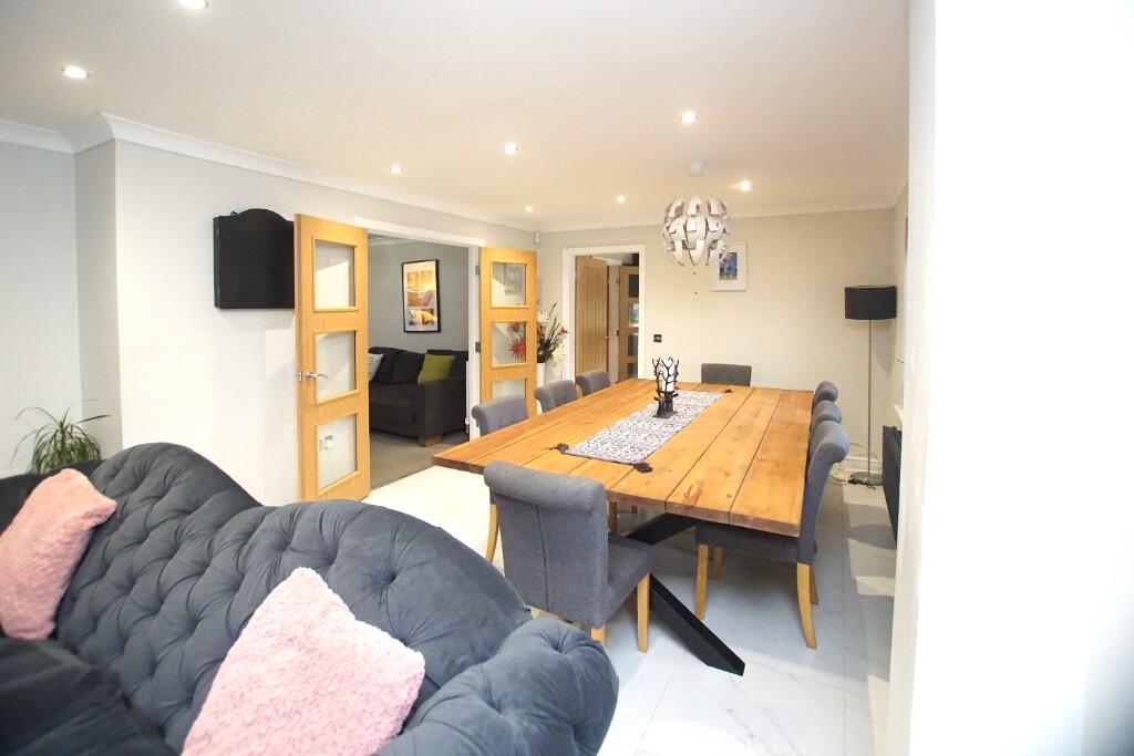 Entertainment/Dining