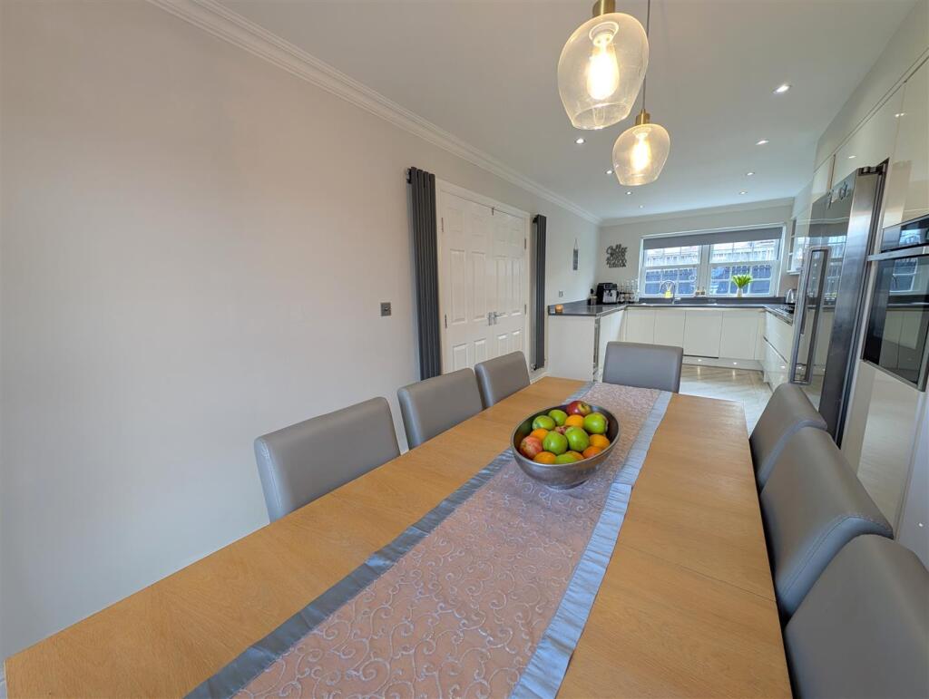 Kitchen/ Dining Room
