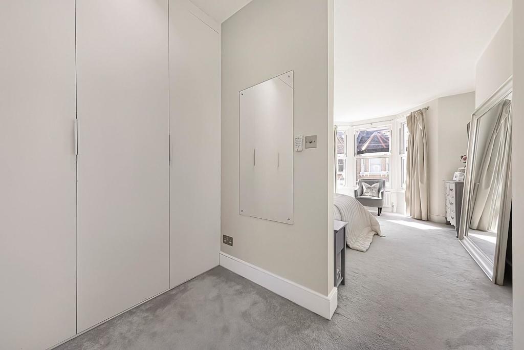 Principal Bedroom (2).jpg