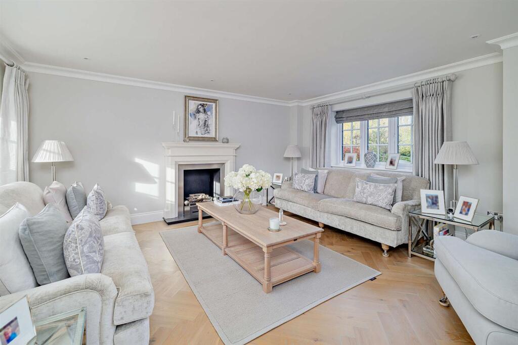 8668417-Stills-interior12(1)-v2-800.jpg
