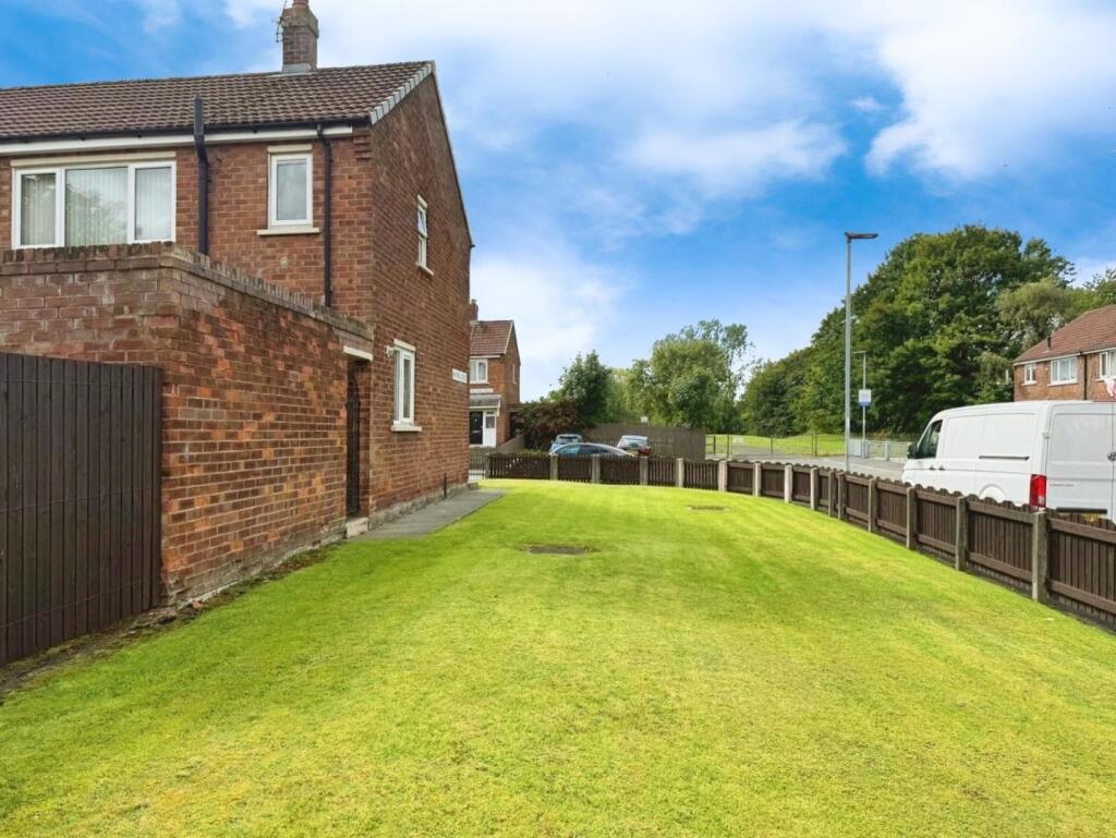 1e83d82b--4AE9-8961-2BEDF5068B27-19895-000007CFC96