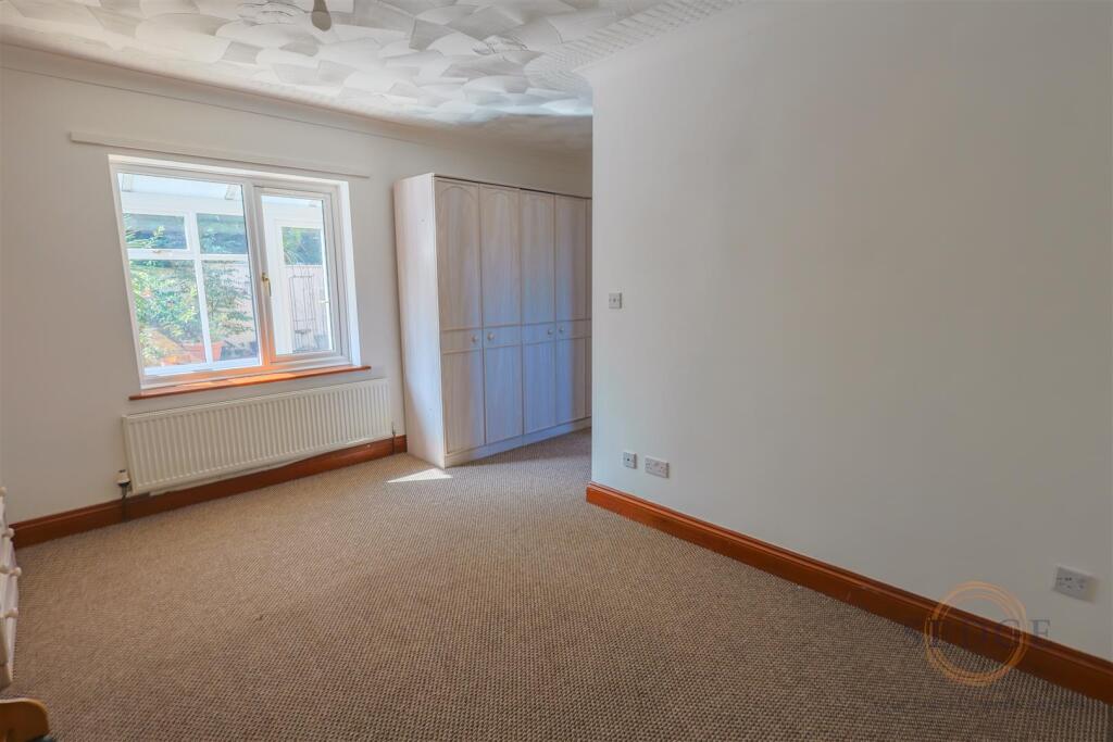 whiteacre-04.jpg