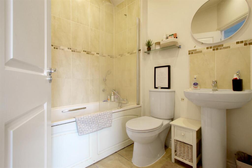 Bedroom 1 Ensuite.jpg