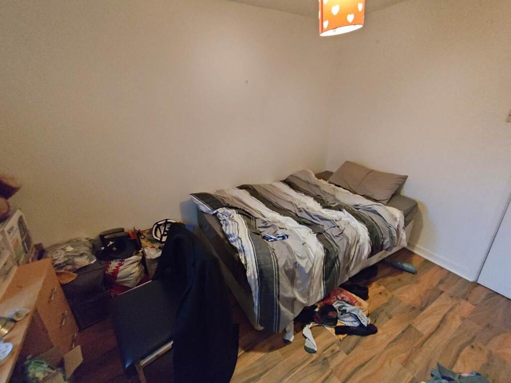 Bedroom 1 (2)