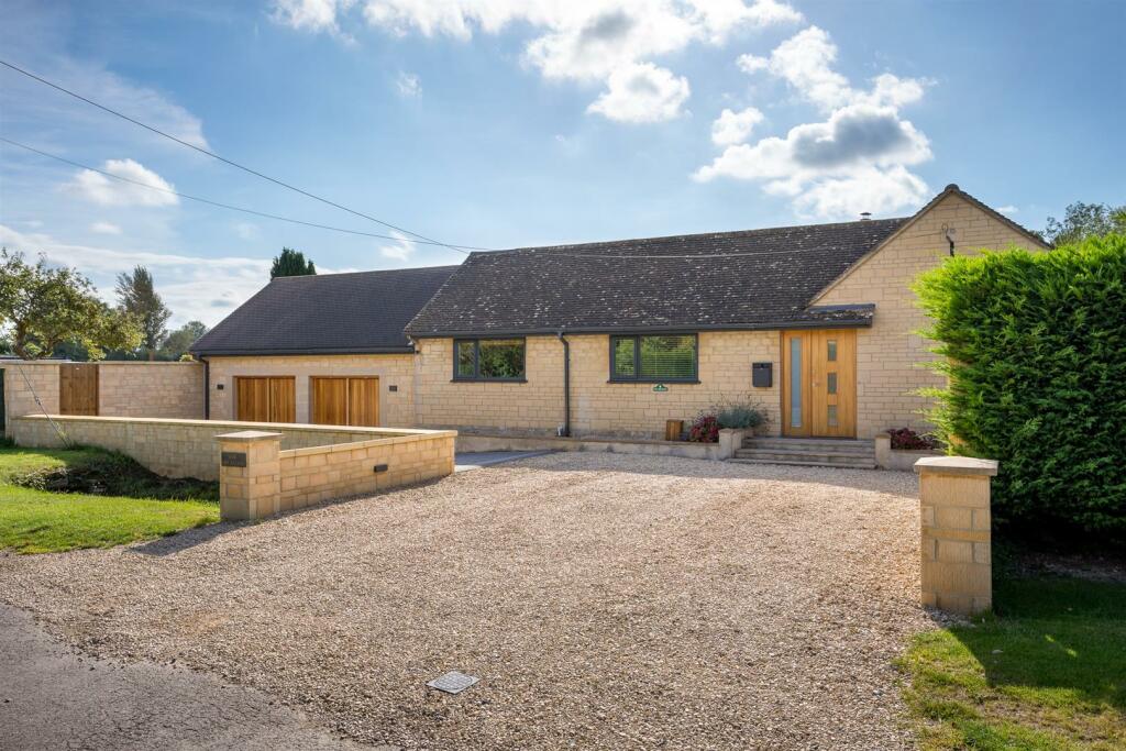 6 - The Orchard - GL7 6DU - Web.jpg