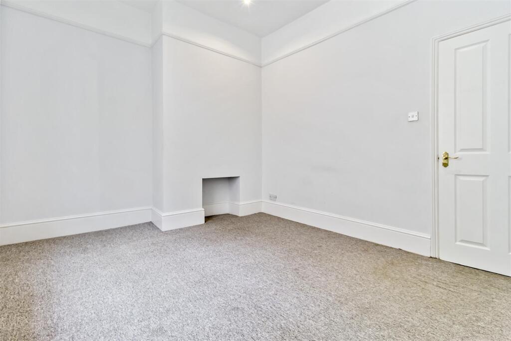 Park Crescent, 11D-006.jpg