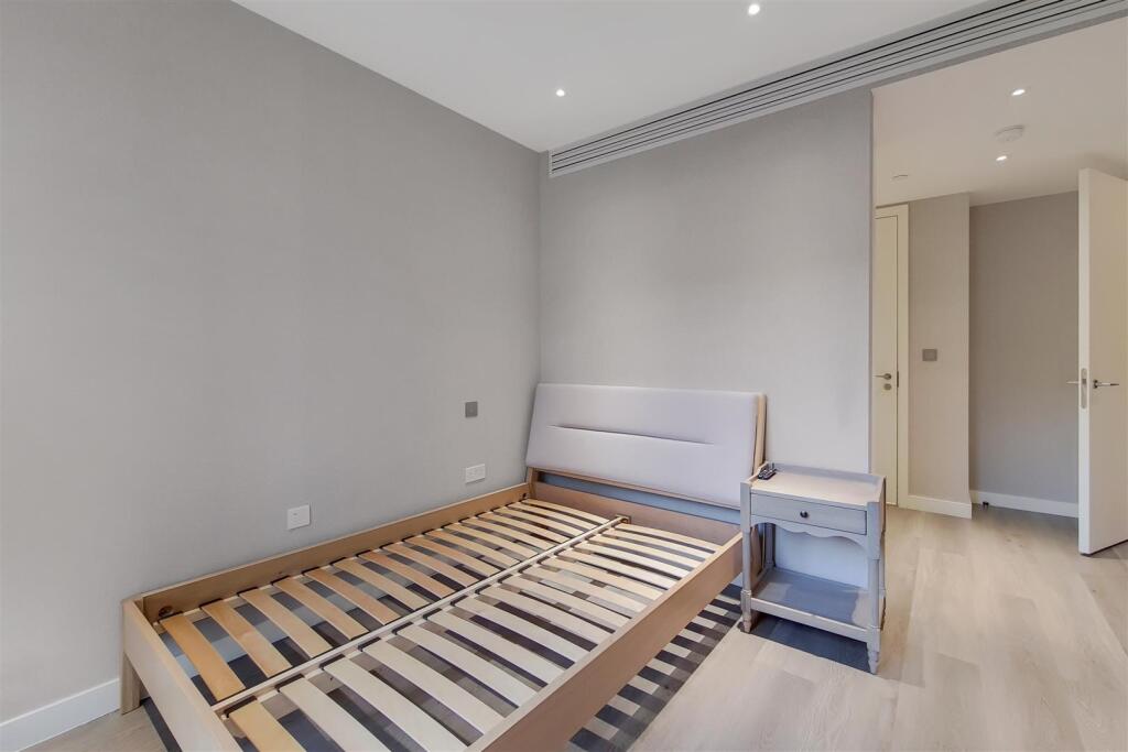 6_Main Bedroom-1.jpg