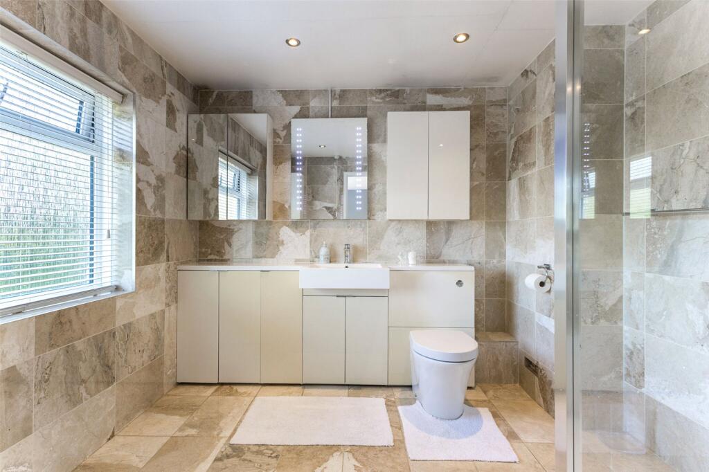 Bath/Shower Room