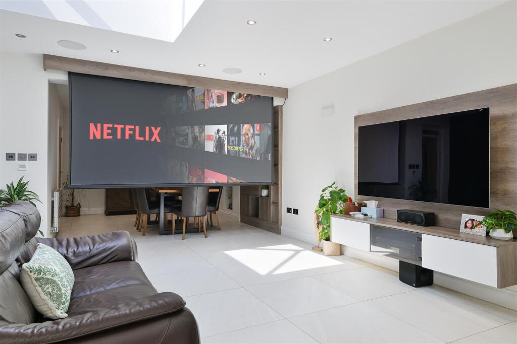 BRADSTOCK ROAD, 70- (11).jpg