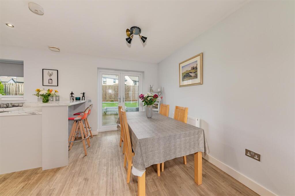 6 Grayburn Place Dundee-11.JPG